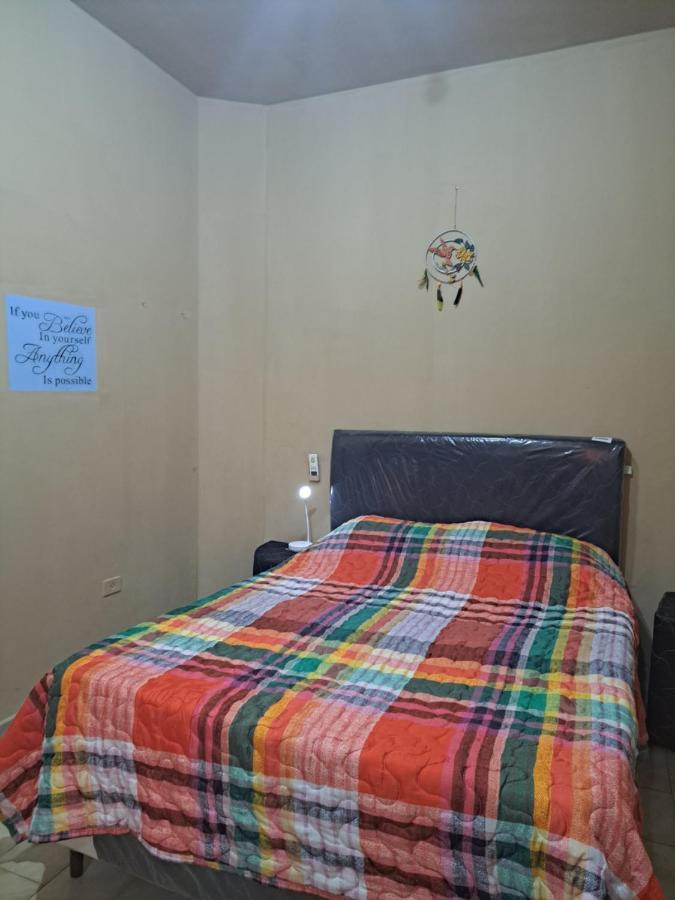 Hummingbird Hostel Ciudad del Este Esterno foto