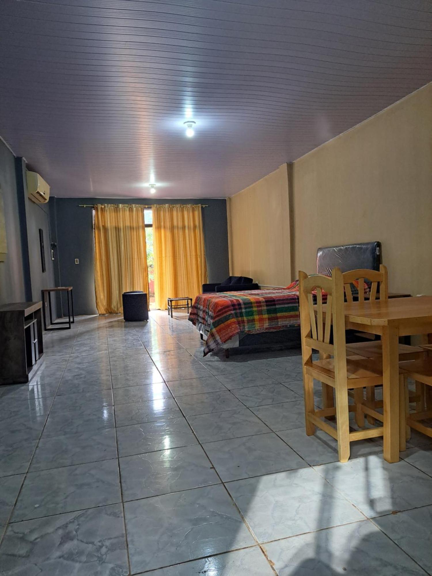 Hummingbird Hostel Ciudad del Este Esterno foto