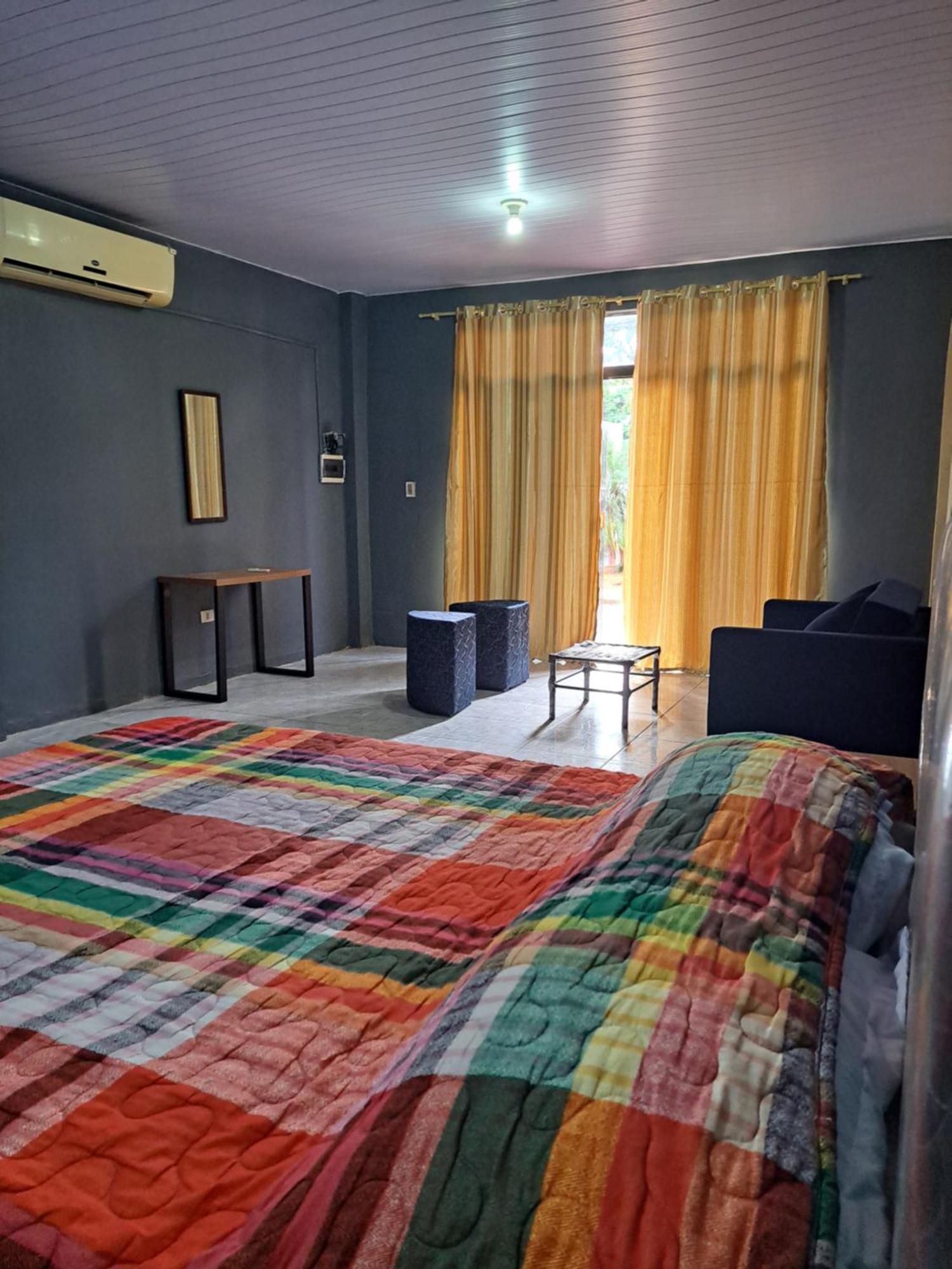 Hummingbird Hostel Ciudad del Este Esterno foto
