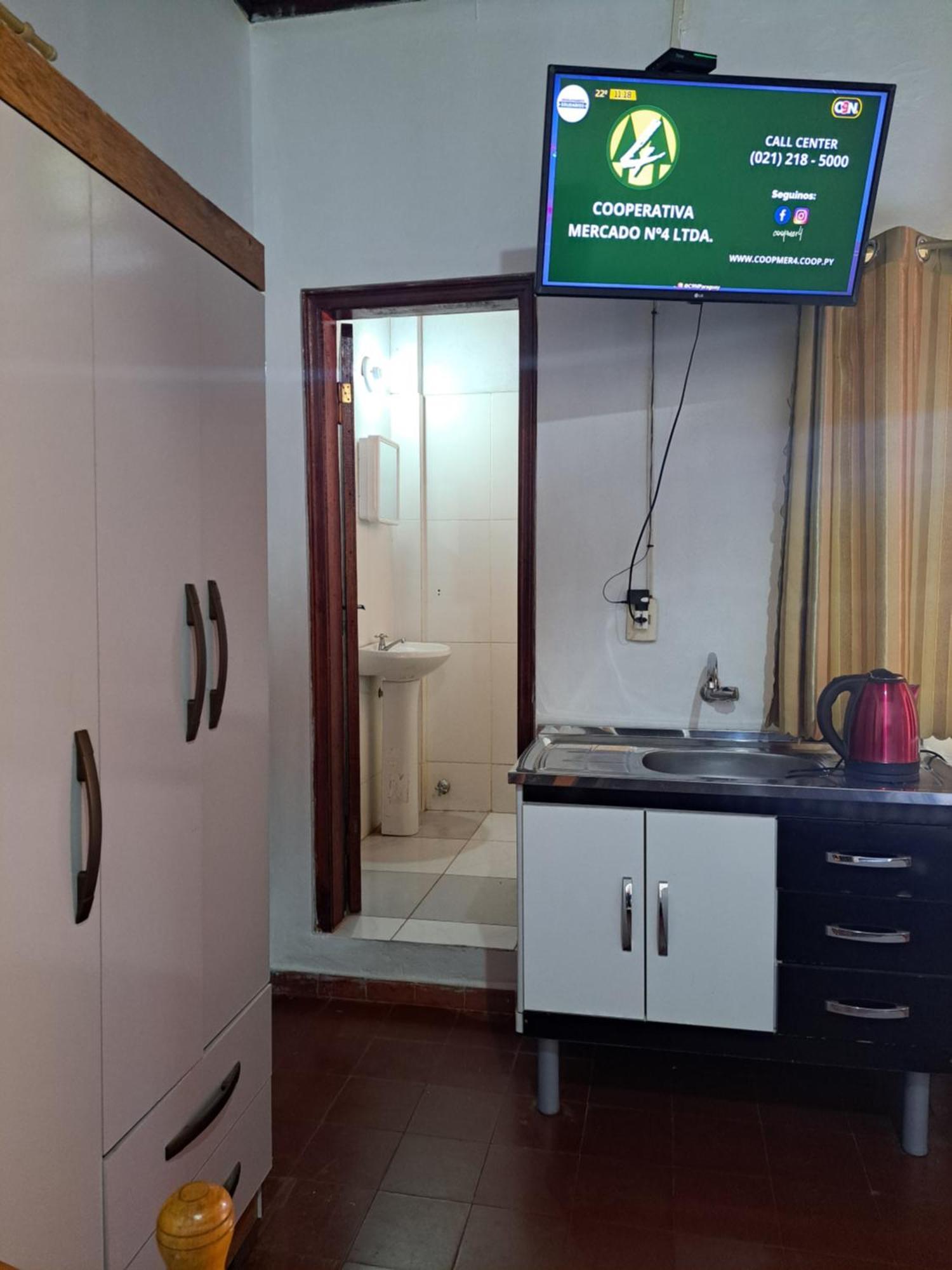 Hummingbird Hostel Ciudad del Este Esterno foto