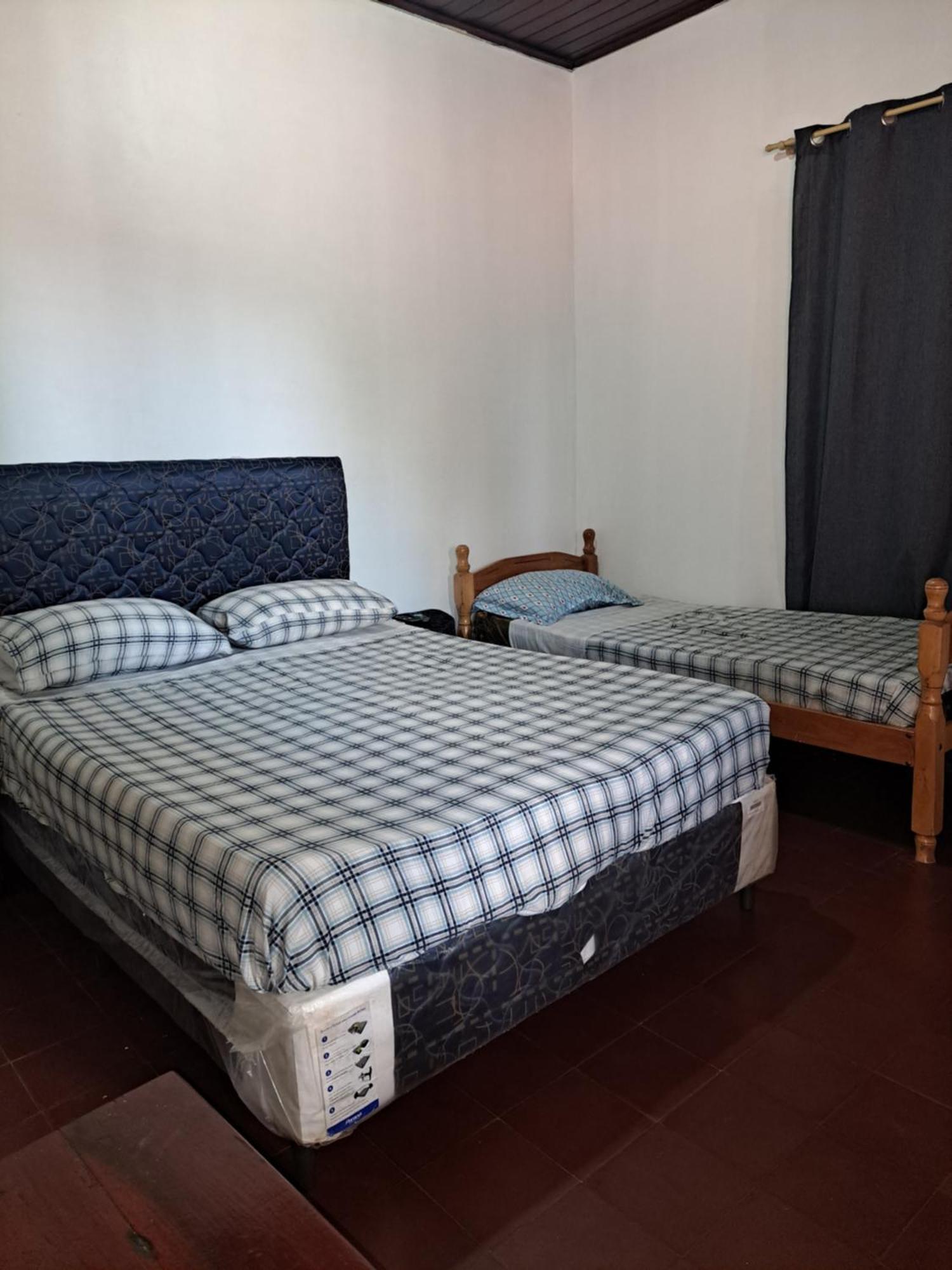Hummingbird Hostel Ciudad del Este Esterno foto