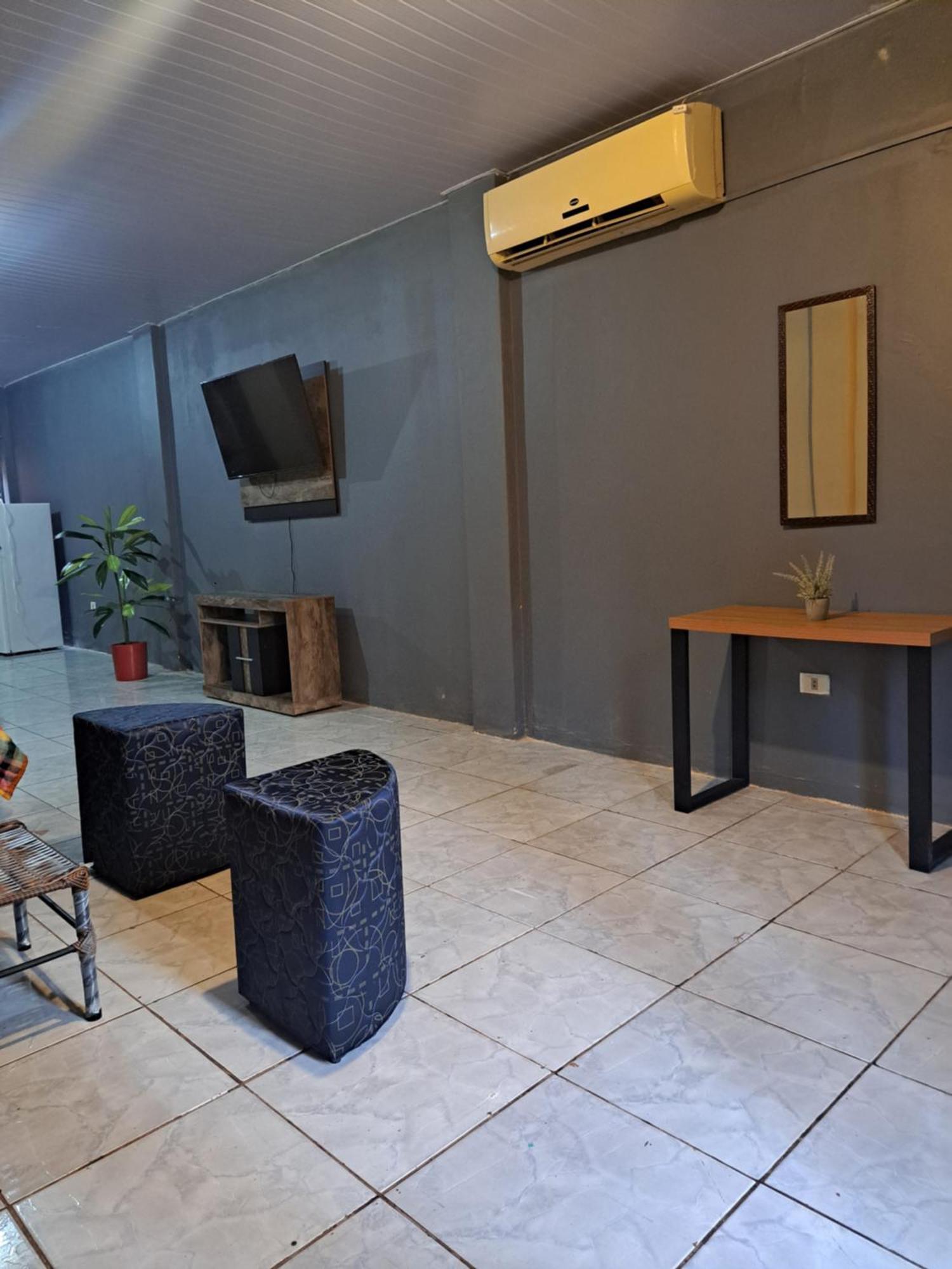 Hummingbird Hostel Ciudad del Este Esterno foto
