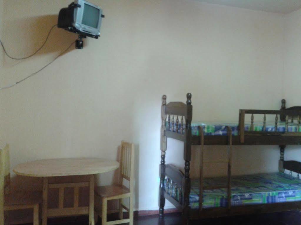 Hummingbird Hostel Ciudad del Este Esterno foto